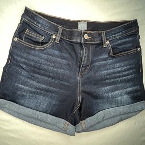Super cute Soho Jean shorts